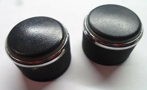 2006 2007 JEEP COMMANDER STEREO TUNER RADIO KNOB SET 