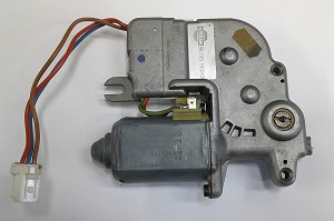 1998 - 2001 NISSAN ALTIMA SUNROOF MOTOR 91295-9E010; 912959E010; 91295-0Z800; 912950Z800 