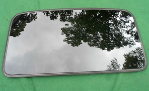 2002 TOYOTA CAMRY JAPAN ASSEMBLED SUNROOF GLASS PANEL 63201-33083; 6320133083 