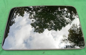 2009 - 2014 VOLKSWAGON ROUTAN SUNROOF GLASS 7B0-877-071; 7B0877071 