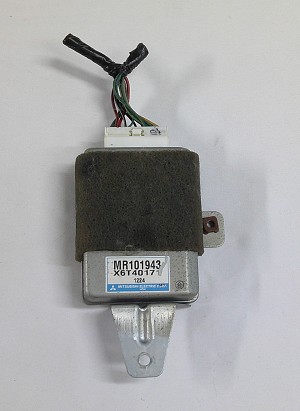 1997 - 2004 MITSUBISHI DIAMANTE SUNROOF SCU MODULE MR101943 